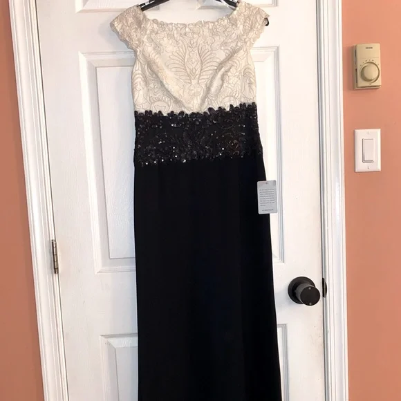 green emerald velvet dress Tadashi Shoji AYV22896L - Long Lace/Crepe Column Dress main image 1